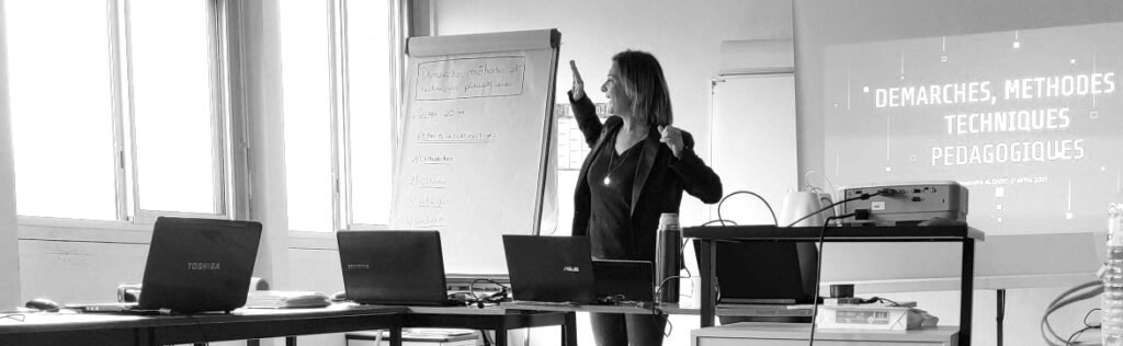 IMG_20210426_100600 ok formatrice animant une formation professionnelle pour PME à Roanne