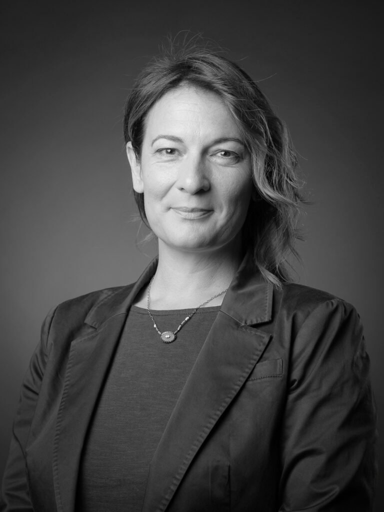 Photo corpo noir et blanc Alexandra Alonso formatrice et consultante pour PME à Roanne